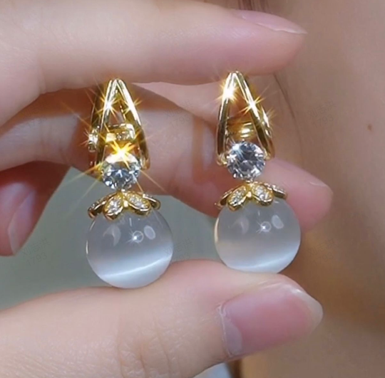 🎁Buy 1 Get 1 Free🌼Sparkly Huggie Dangle Earrings for Women✨