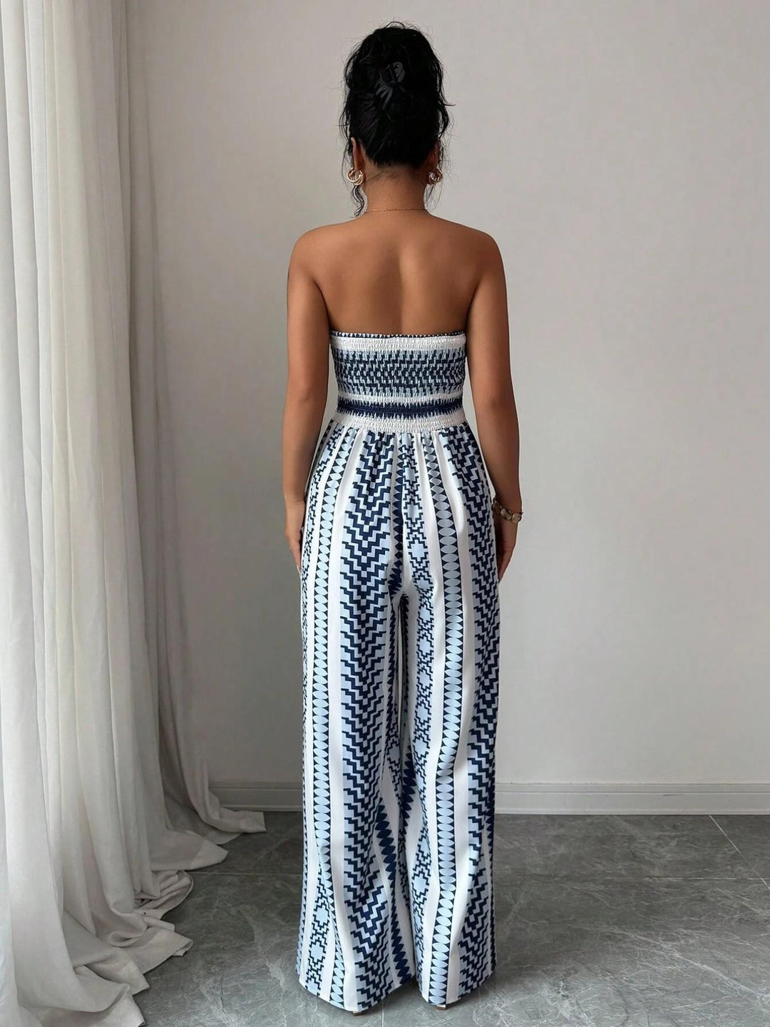 👗 50% OFF NOW! 💥 Geometric Jumpsuit with Halter Neckline & Side Slit – Unique print & elastic back – Versatile, perfect for summer parties or resort wear ✨