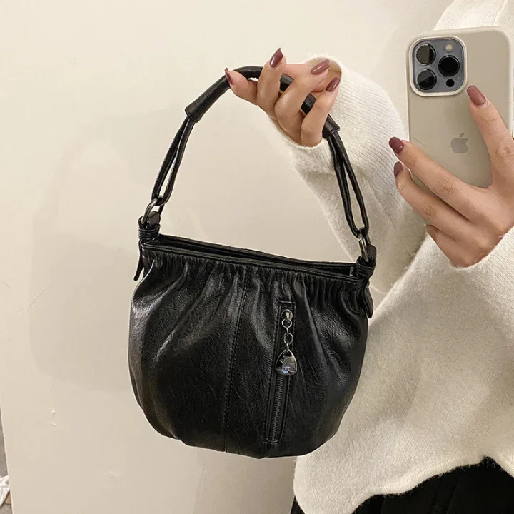 👜Pleated Bucket Leather Handbag – Soft Material, Adjustable Strap & Chic Casual Style ✨