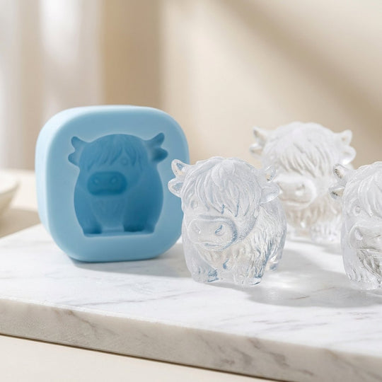 🎁💥PRAGHAS SPEISIALTA AN LÁ DEIREANACH!🐮 Múnla Ciúb Oighir Mini Bó Ghaeltachta – Oighear 3D Gleoite do Dheochanna, Cóisirí &  Bronntanais