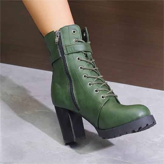 Bottes de talons hauts élégants des femmes