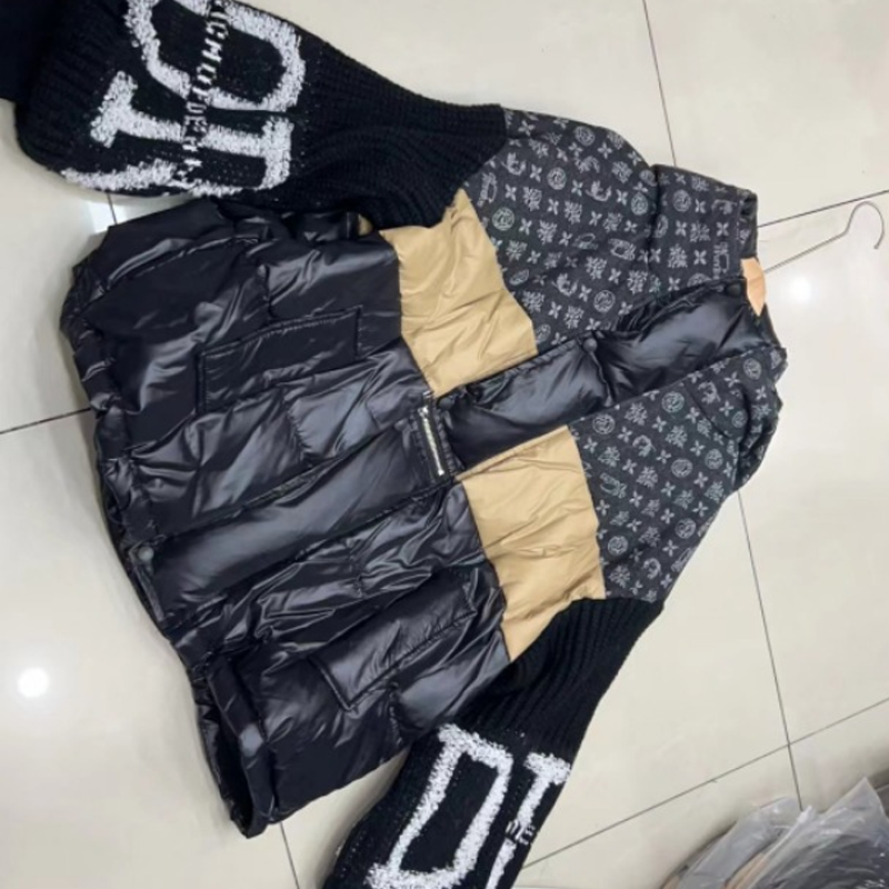 Damen-Pufferjacke mit Patchwork-Strickärmeln und Kapuze