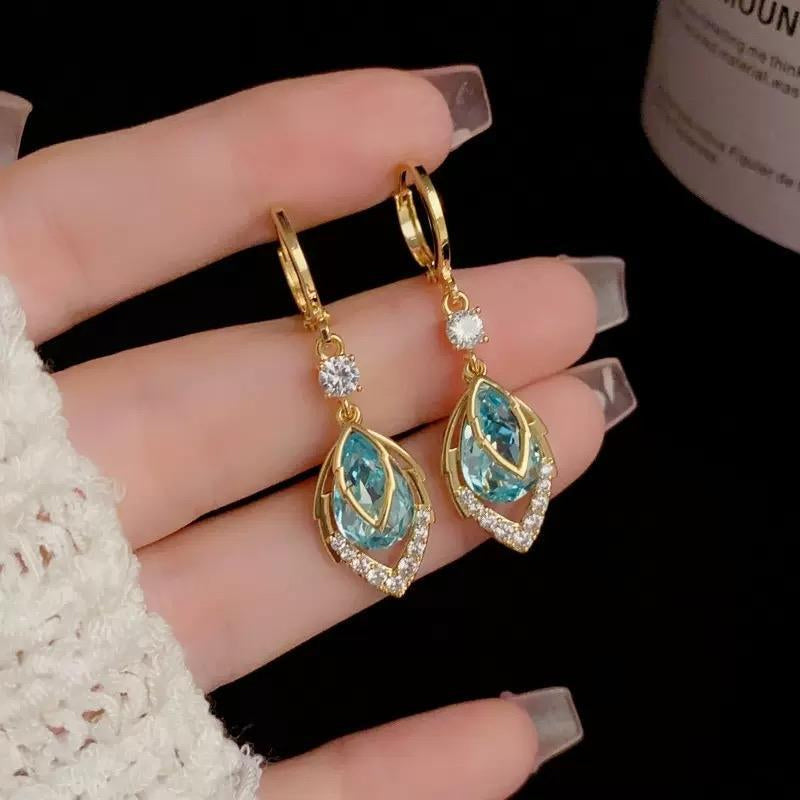 💎 LIMITED-TIME 30% OFF! ✨ Sky Blue Drop Hoop Earrings – Art-Deco, Rhinestone, Elegant 🌌