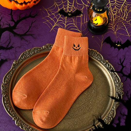 🎃🧦 LIMITED TIME 50% OFF! 5 Pairs of Breathable Halloween Crew Socks – Soft Cotton Blend, Sweat Wicking Comfort and Playful Pumpkin Style